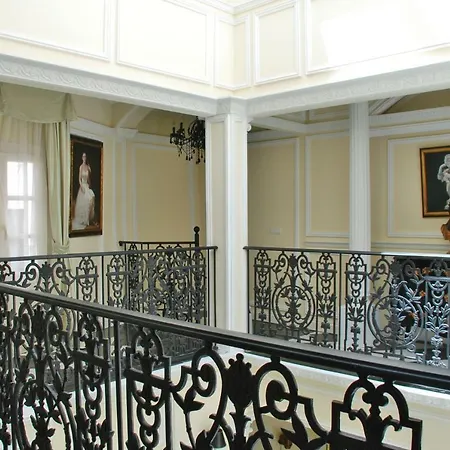 Beautiful Townhouse Old Town Марбелья