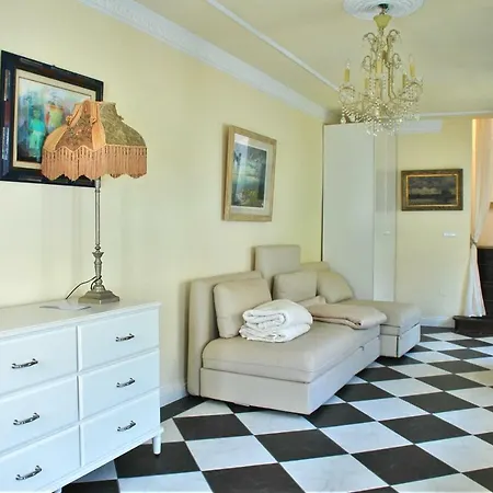 Beautiful Townhouse Old Town Апартаменты