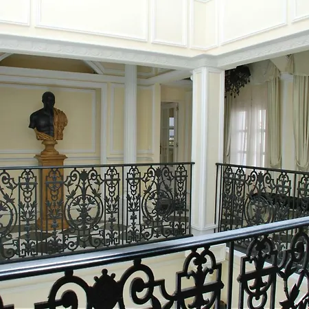 Beautiful Townhouse Old Town Апартаменты *