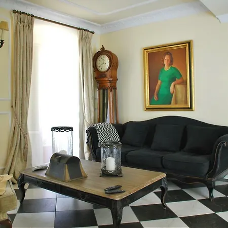 Beautiful Townhouse Old Town Апартаменты
